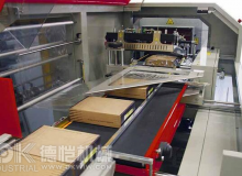 運用自動化包裝機生產(chǎn)線提高生產(chǎn)效率，讓人們的生活變得更加豐富多彩